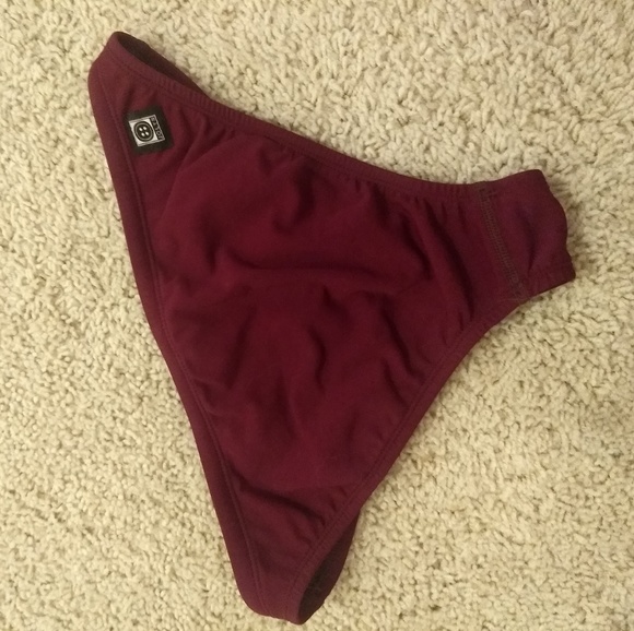 Jolyn Bikini: Medium top, Large Bali bottoms - Picture 3 of 4